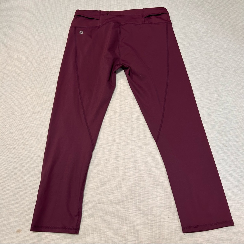 Fabletics Mid Rise  Capri Legging Raspberry Purple Crop Pants Size‎ M - Picture 4 of 7